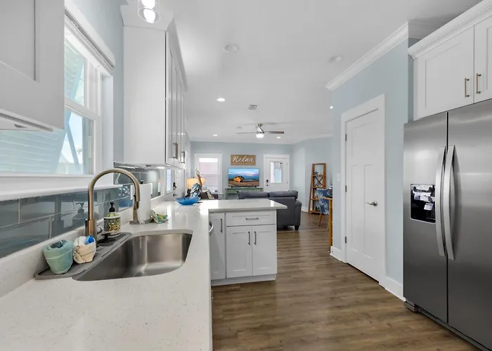 New Luxury Coastal Hideaway Tropic Like It's Hot Holiday home *