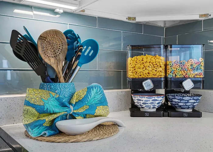 New Luxury Coastal Hideaway Tropic Like It's Hot