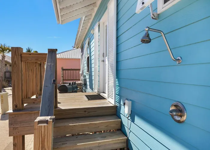 New Luxury Coastal Hideaway Tropic Like It's Hot Holiday home *