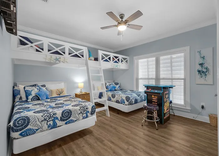 Holiday home New Luxury Coastal Hideaway Tropic Like It's Hot